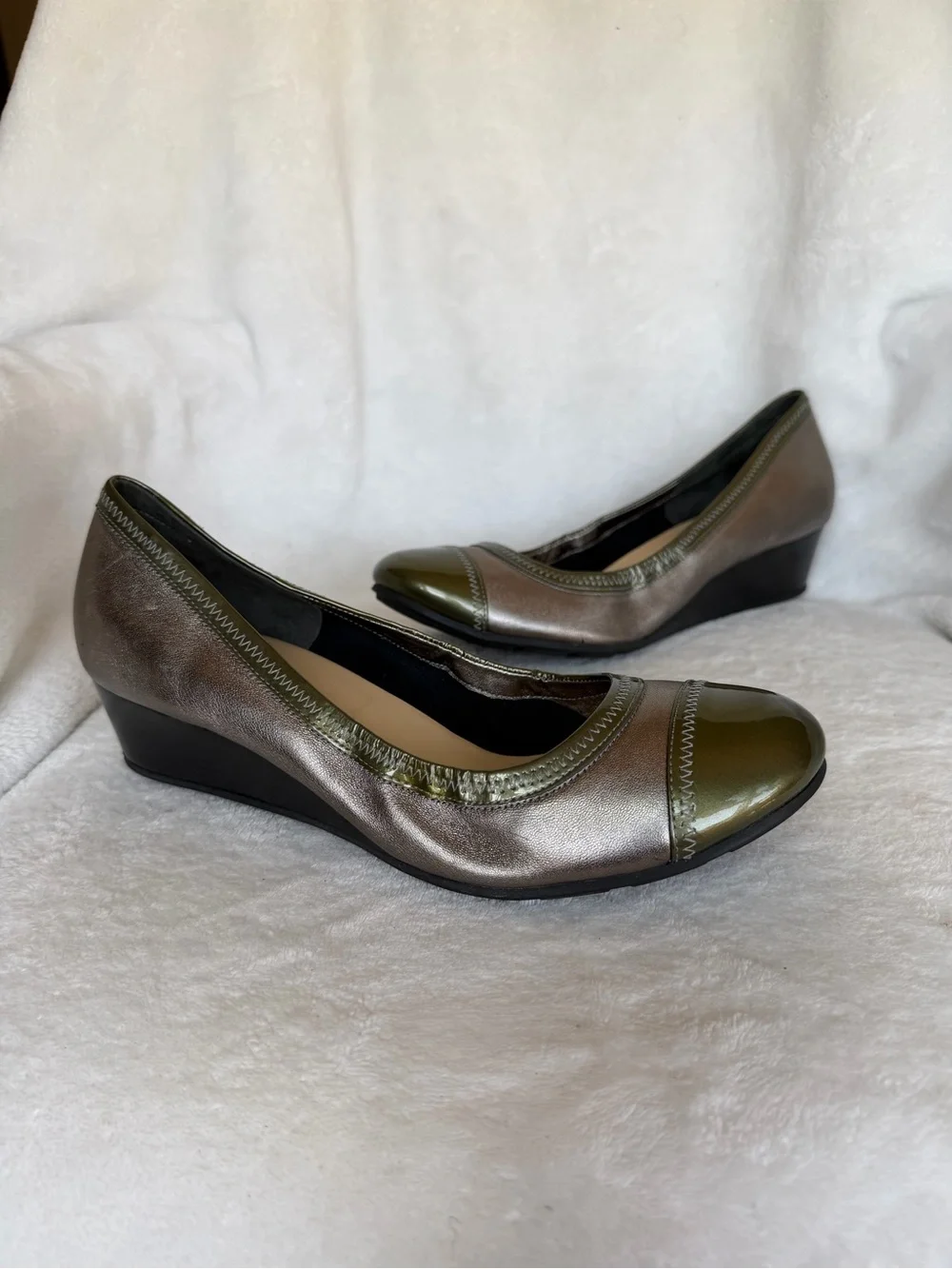 Cole Haan Milly Womens Size 9.5 B Silver/Green Leather Cap Toe Wedge Pumps Shoes